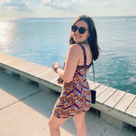 Meet your Posher, Danielle - Picture 3 of 3